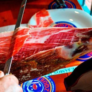 Jamón ibérico cortado a cuchillo